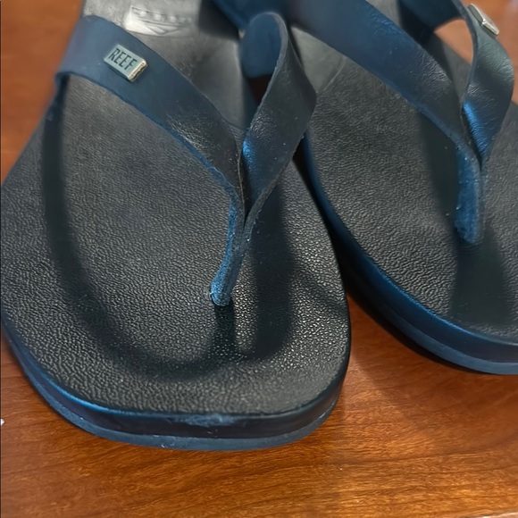 Reef Black Flip Flops size 7 - Picture 4 of 5